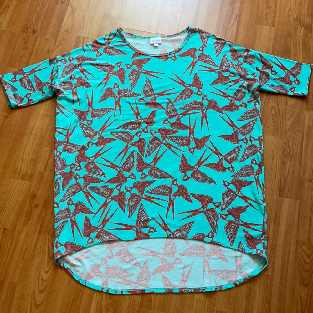 USED LuLaRoe Medium Irma top- birds print